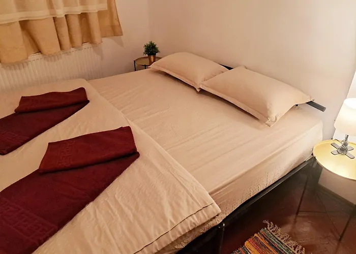 Piata Amzei Bed & Breakfast