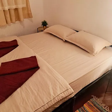 Piata Amzei Bed & Breakfast